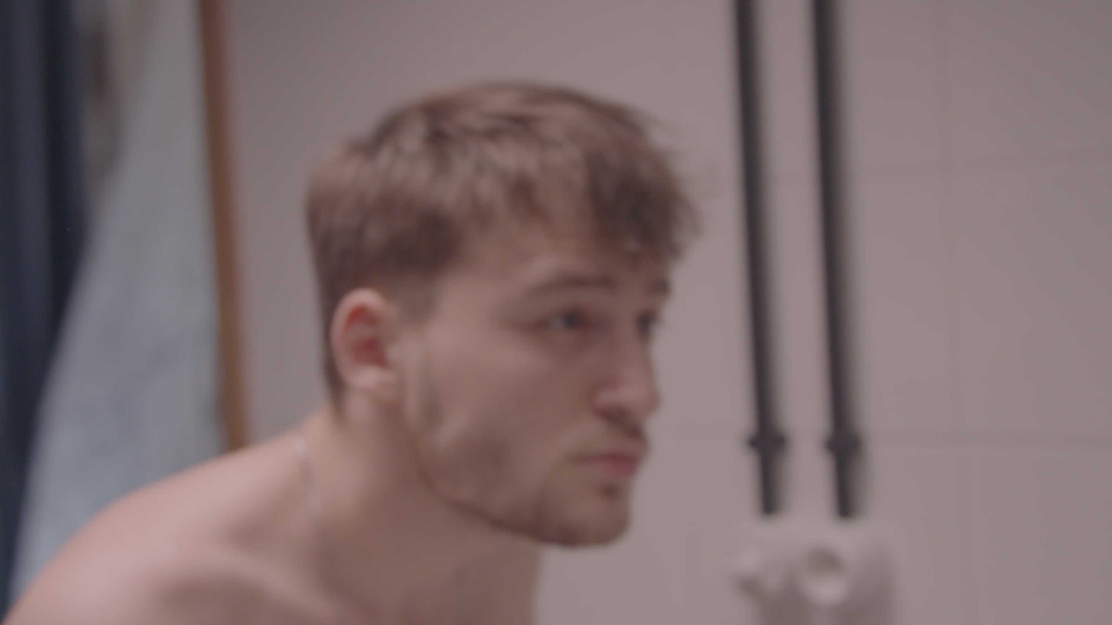 Set PREMIUM de crestere si ingrijire barba din 4 piese avand inclus derma roller, pieptan, ulei special pentru cresterea firului de par, crema de barba,90 ML